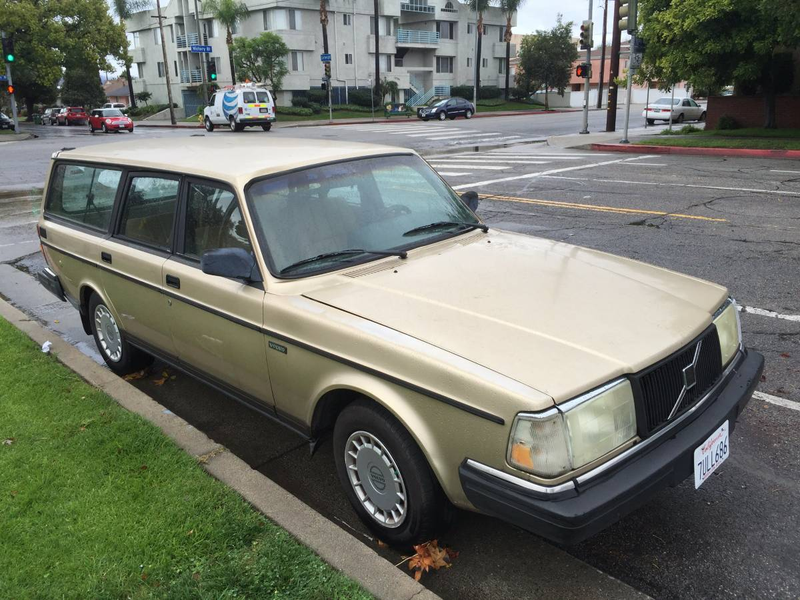 Illustration for article titled For $2,985, Could This 1992 Volvo 240 Be The Last Car You'll Ever Need?